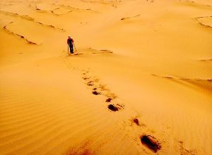 【三夫活动】五一假期4月29-30日，库布齐沙漠轻装徒步，沙漠扎营腹地，越野车随行保障