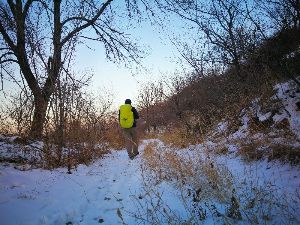 【三夫活动】12月5日周六：铁驼山踏雪徒步，挑战刺激“爬缸”线路