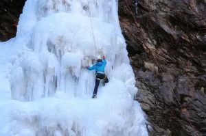 【三夫活动】新人攀冰培训及冰壁攀爬体验活动（2021年1月9日-10日，也可自选其中一天参加）